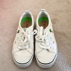 Cariuma x Peanuts canvas sneakers